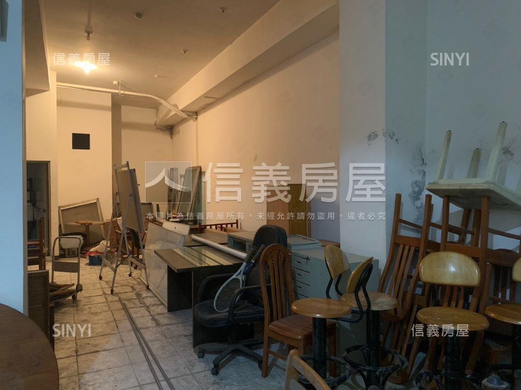 八里鬧區稀有人潮店面房屋室內格局與周邊環境