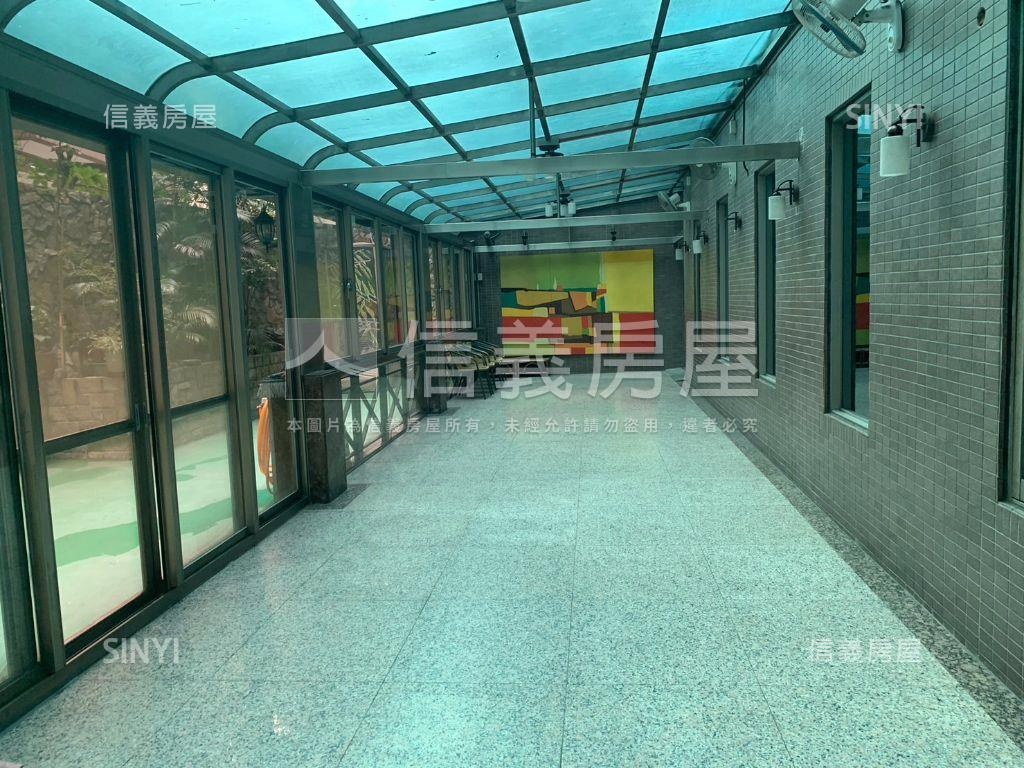 八里鬧區稀有人潮店面房屋室內格局與周邊環境