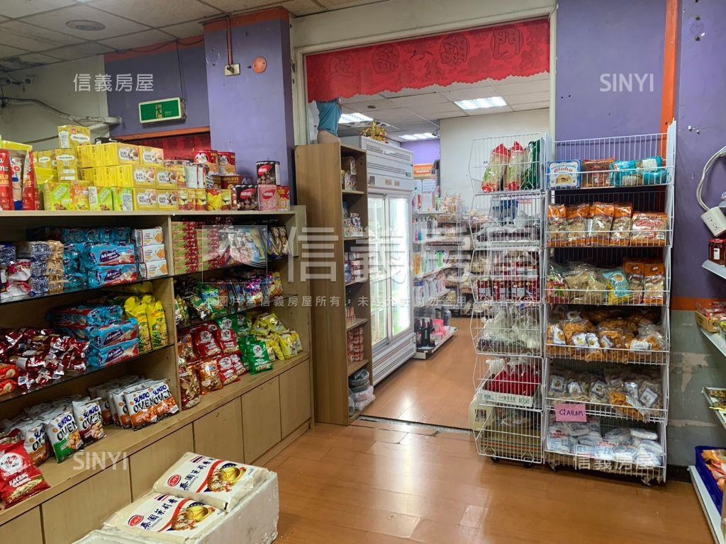 八里鬧區稀有人潮店面房屋室內格局與周邊環境