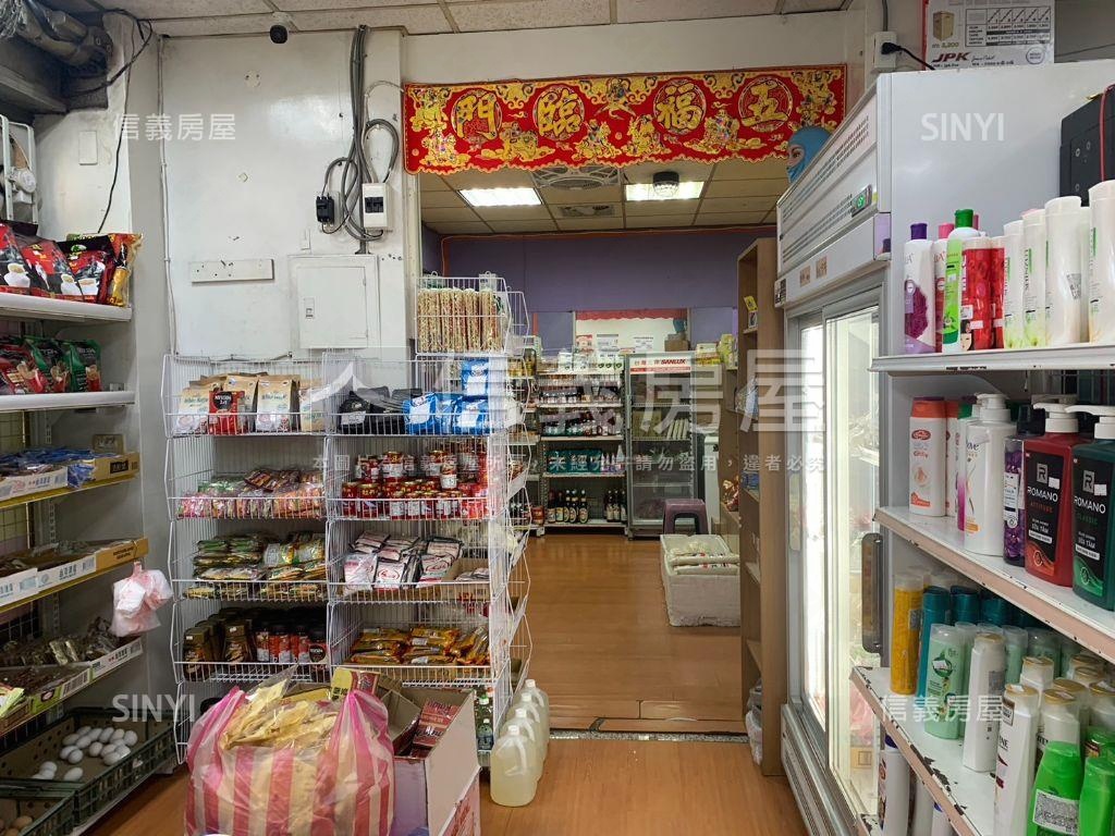 八里鬧區稀有人潮店面房屋室內格局與周邊環境