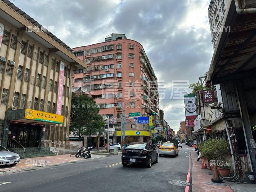 八里鬧區稀有人潮店面房屋室內格局與周邊環境
