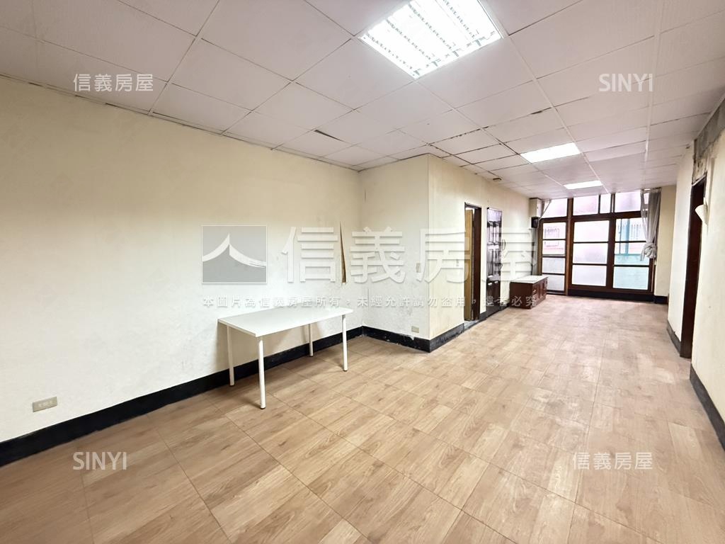 坐北朝南稀有邊間三面採光房屋室內格局與周邊環境