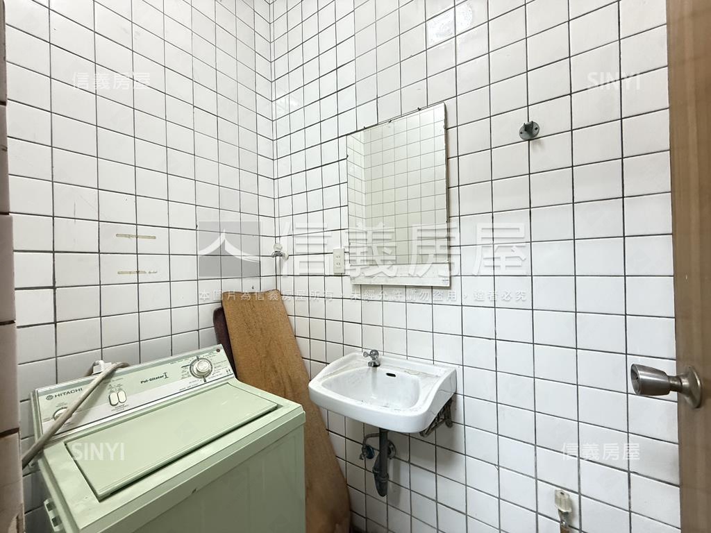 坐北朝南稀有邊間三面採光房屋室內格局與周邊環境