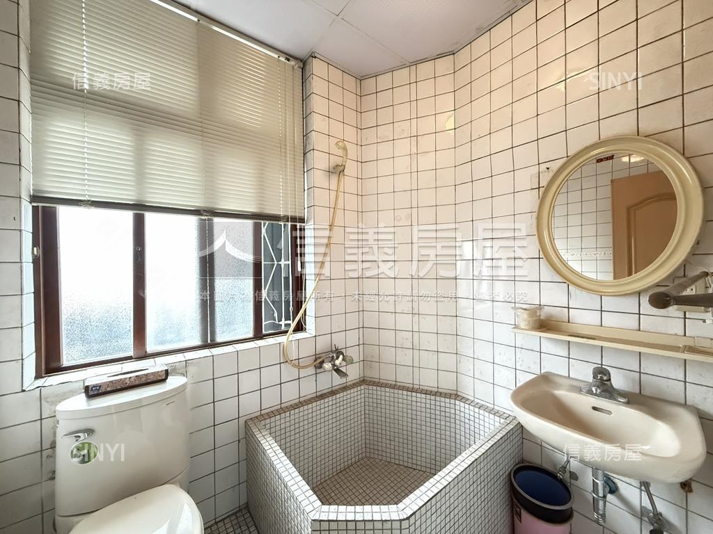 坐北朝南稀有邊間三面採光房屋室內格局與周邊環境