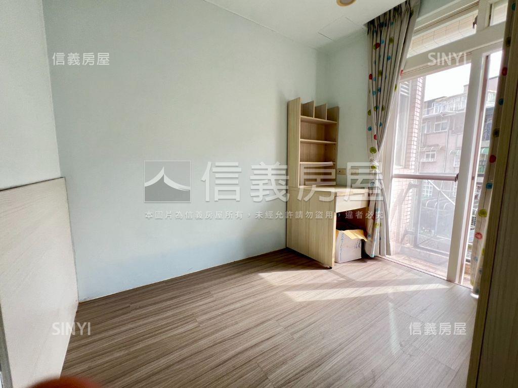 一望無際的山景綠葉透天房屋室內格局與周邊環境
