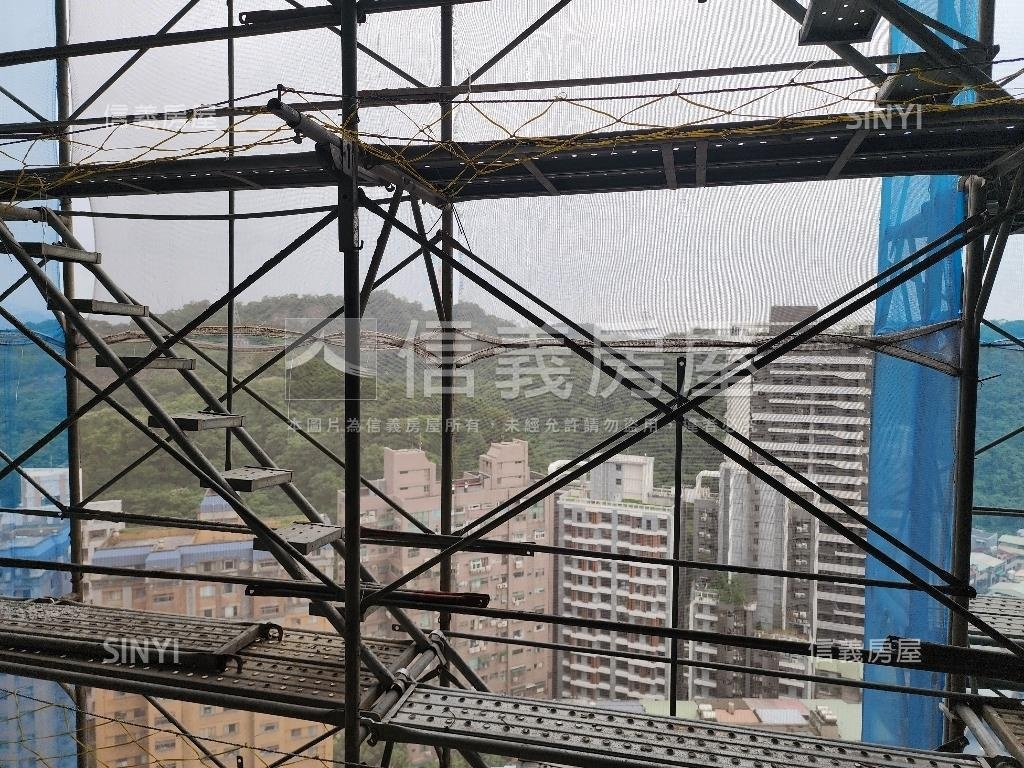 宏築信義Ａ１樓中樓房屋室內格局與周邊環境