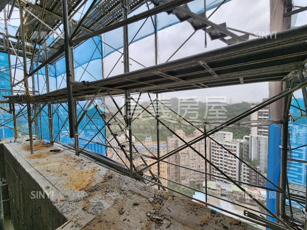 宏築信義Ａ１樓中樓房屋室內格局與周邊環境