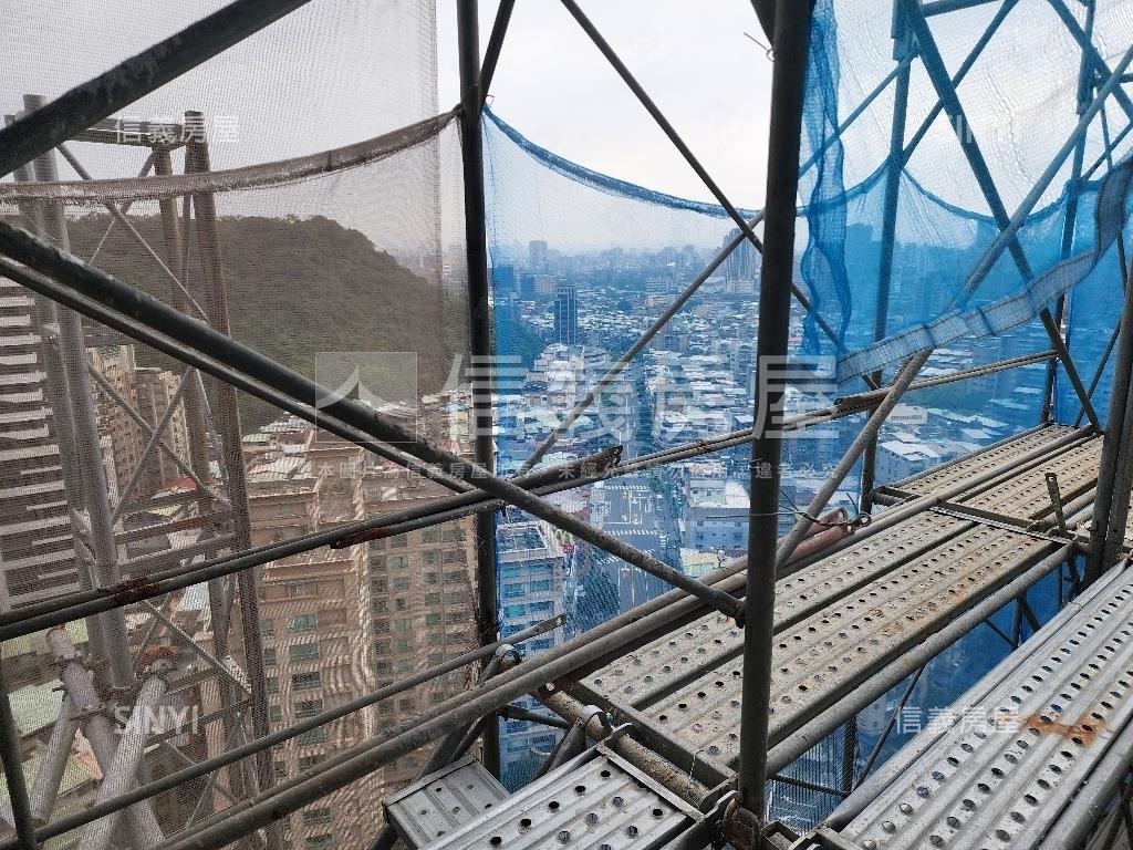 宏築信義Ａ１樓中樓房屋室內格局與周邊環境