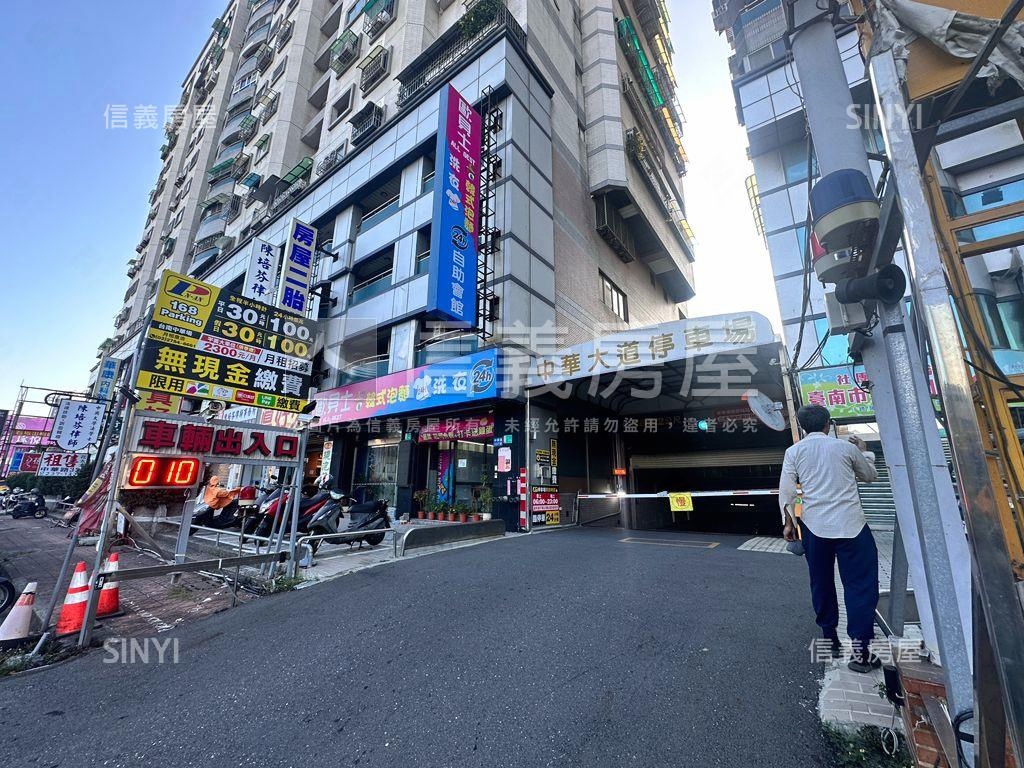 中華路大面寬黃金鑽店面房屋室內格局與周邊環境