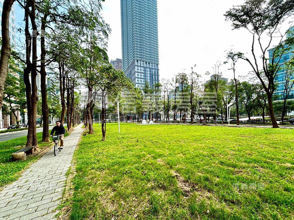 新灣區現代美裝三房平車房屋室內格局與周邊環境