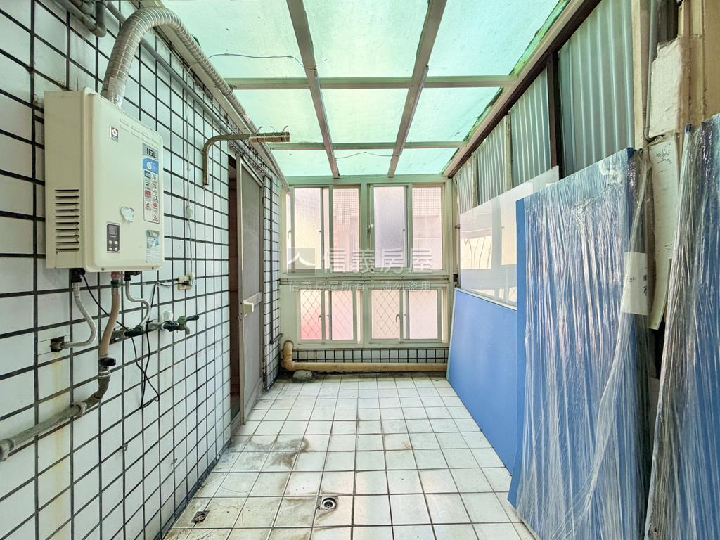 稀有捷運電梯三房露臺戶房屋室內格局與周邊環境