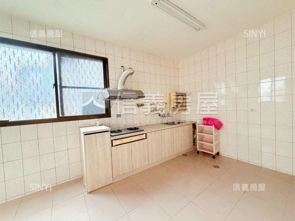 近東區大面寬透天｜副都心房屋室內格局與周邊環境