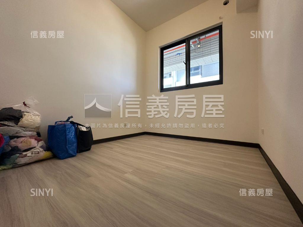 屋齡新高樓景觀四房雙車位房屋室內格局與周邊環境