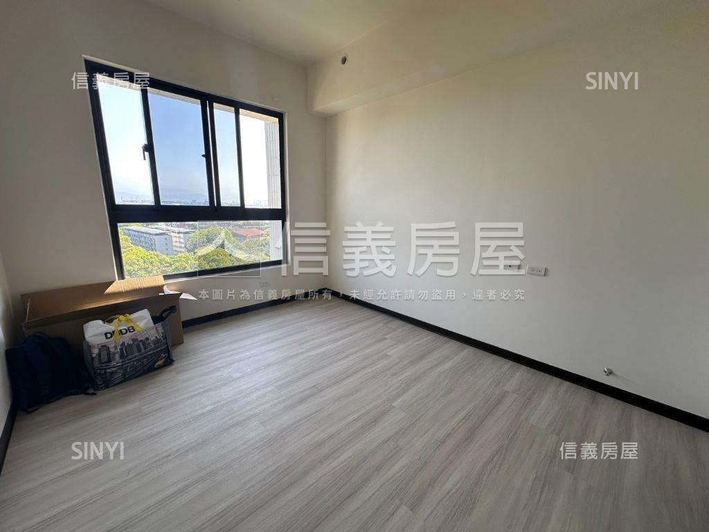 屋齡新高樓景觀四房雙車位房屋室內格局與周邊環境