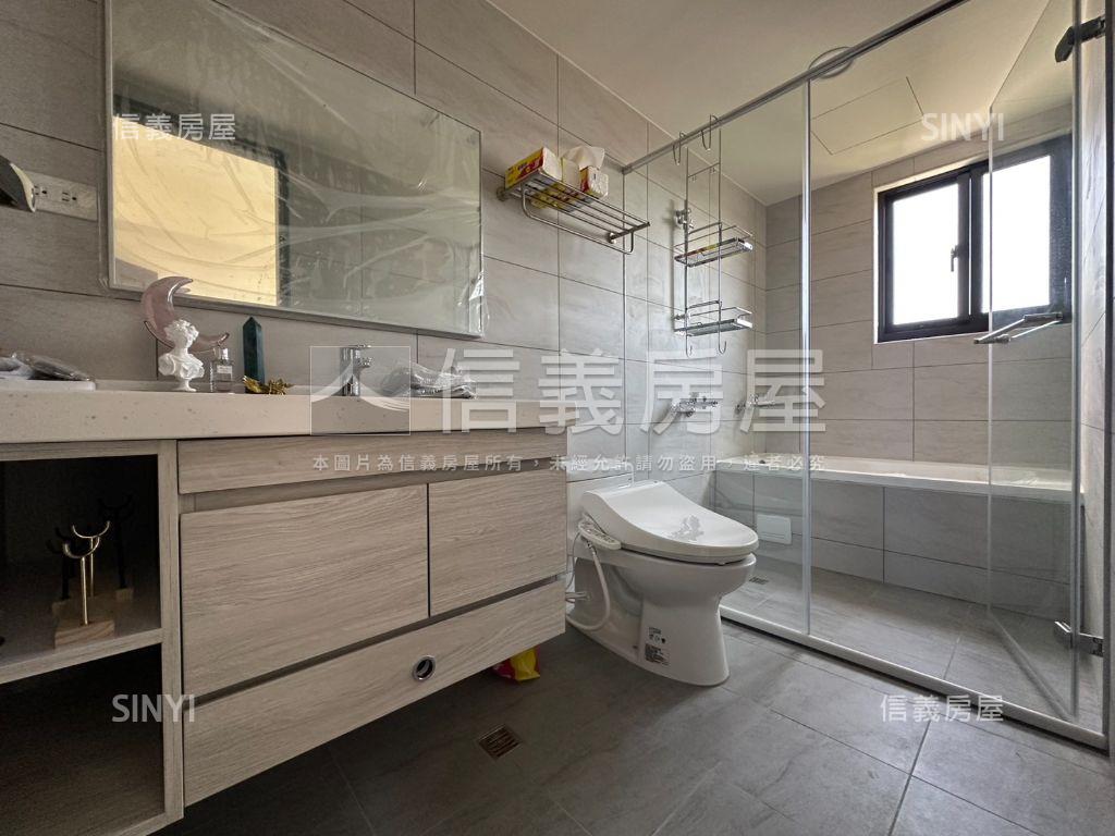 屋齡新高樓景觀四房雙車位房屋室內格局與周邊環境