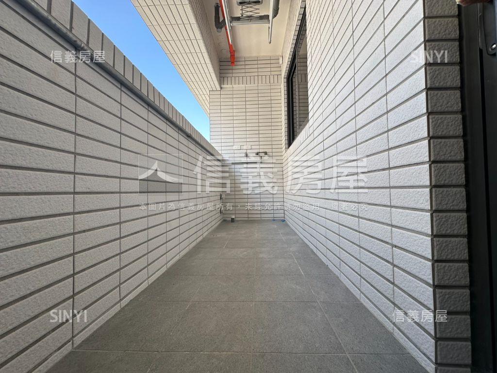 屋齡新高樓景觀四房雙車位房屋室內格局與周邊環境