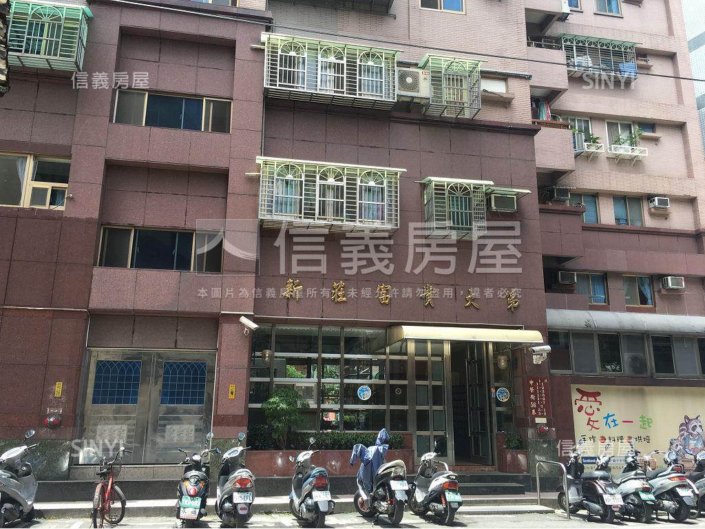 中榮街富貴大第Ｂ１車位售房屋室內格局與周邊環境
