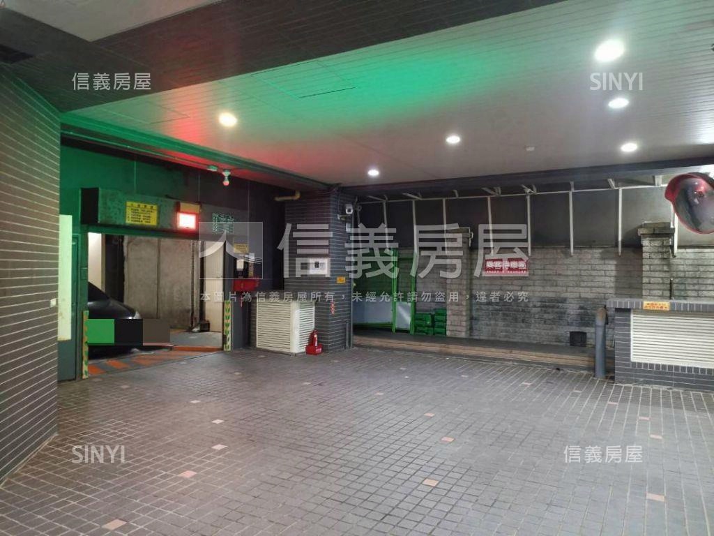 中正廈之堡塔式停車位房屋室內格局與周邊環境
