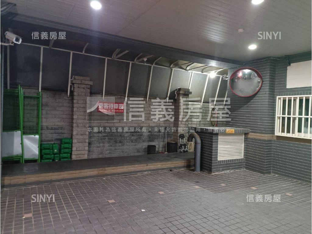中正廈之堡塔式停車位房屋室內格局與周邊環境
