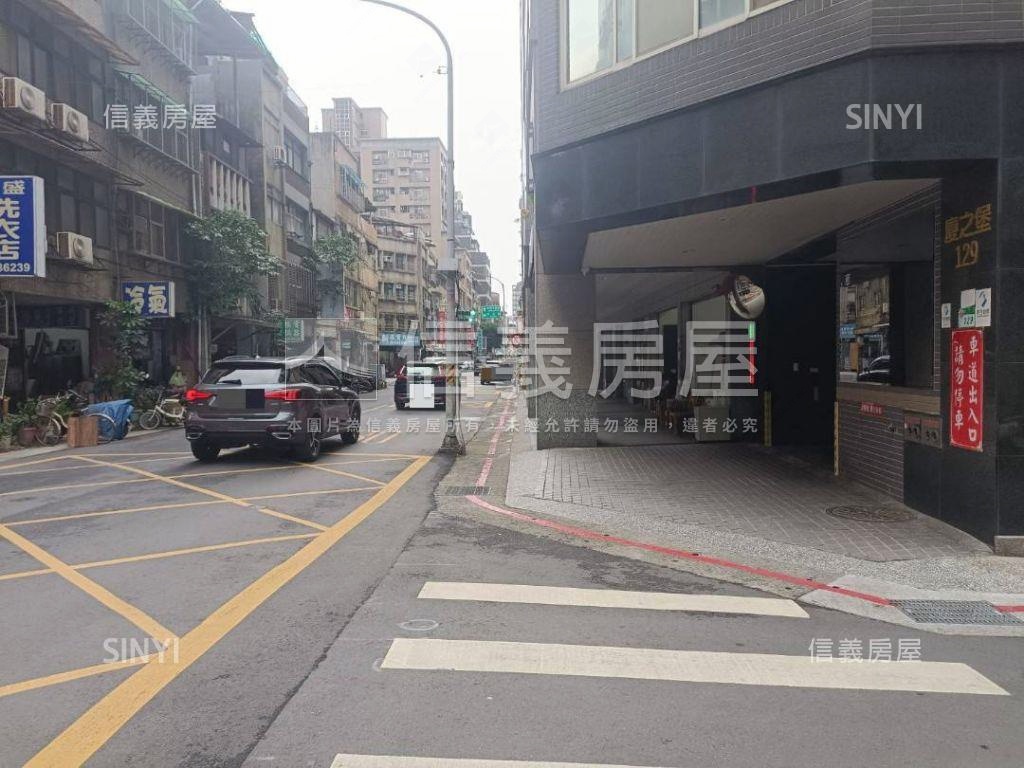 中正廈之堡塔式停車位房屋室內格局與周邊環境