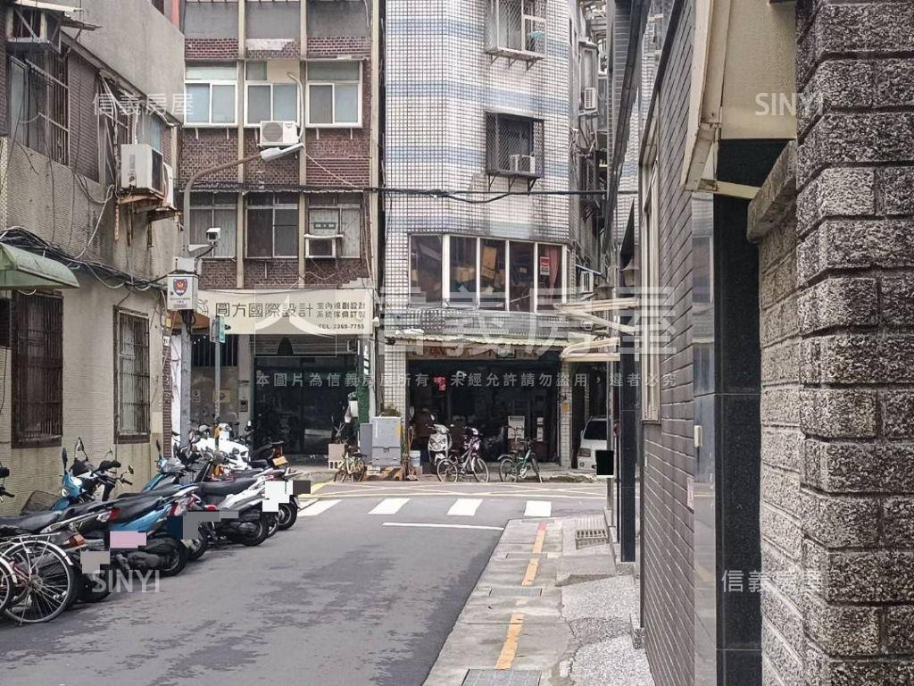 中正廈之堡塔式停車位房屋室內格局與周邊環境
