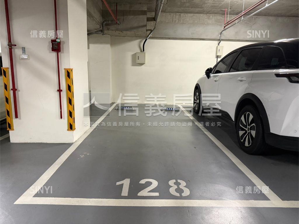 近６８春福三房平面車位房屋室內格局與周邊環境