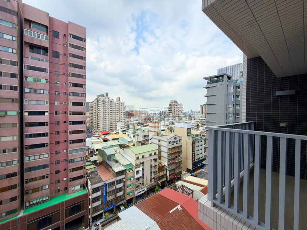 ★帥１４期科技質感精緻宅房屋室內格局與周邊環境