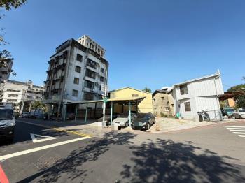 西區近英才公園大面寬角地