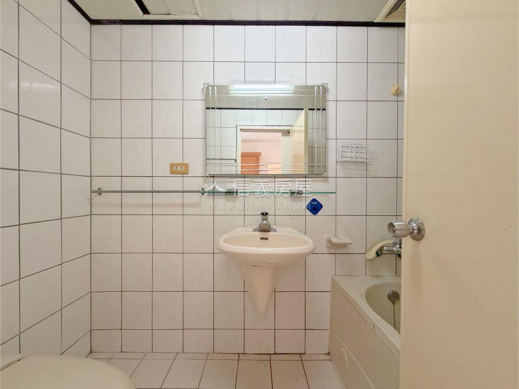 水晶富邑首購三房房屋室內格局與周邊環境