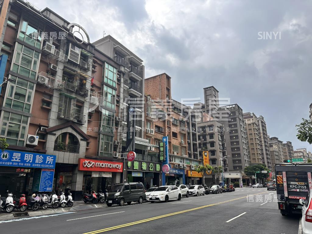 長榮路前段。正店面房屋室內格局與周邊環境