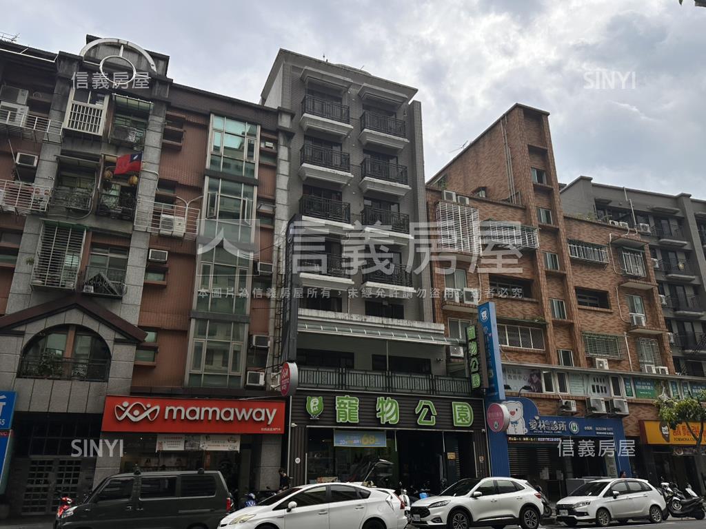 長榮路前段。正店面房屋室內格局與周邊環境