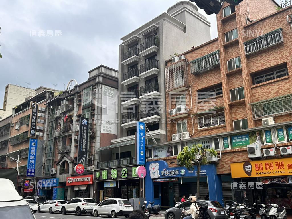 長榮路前段。正店面房屋室內格局與周邊環境