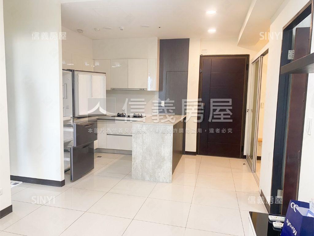 雲世紀Ｃ區２＋１雙車位房屋室內格局與周邊環境