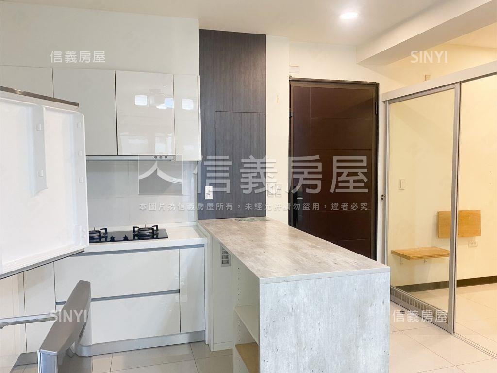 雲世紀Ｃ區２＋１雙車位房屋室內格局與周邊環境