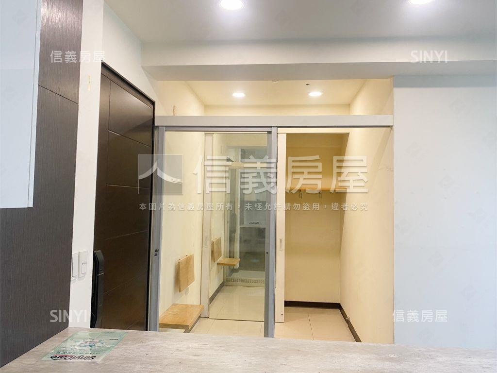 雲世紀Ｃ區２＋１雙車位房屋室內格局與周邊環境