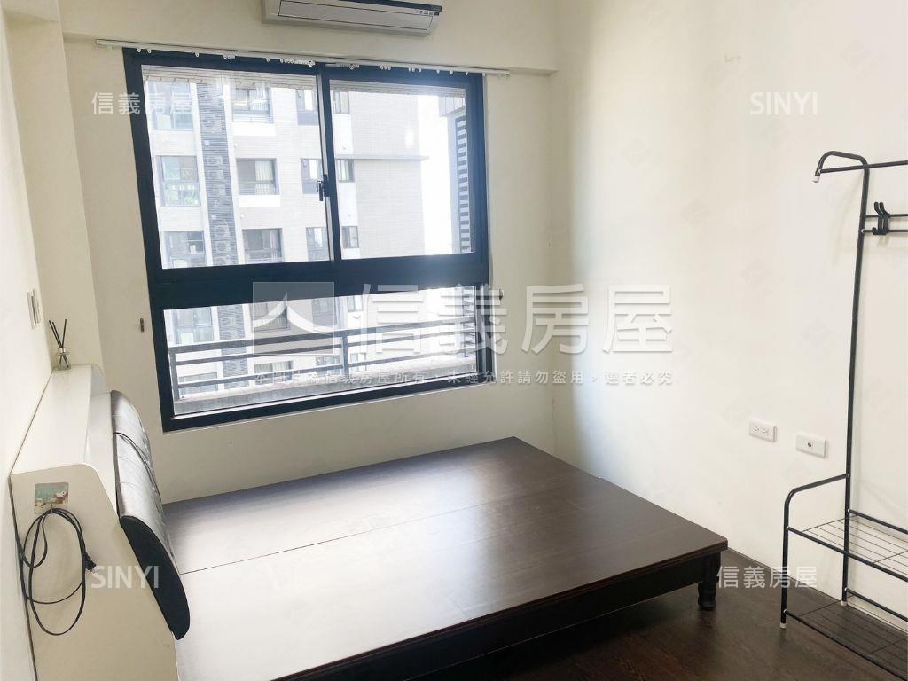 雲世紀Ｃ區２＋１雙車位房屋室內格局與周邊環境