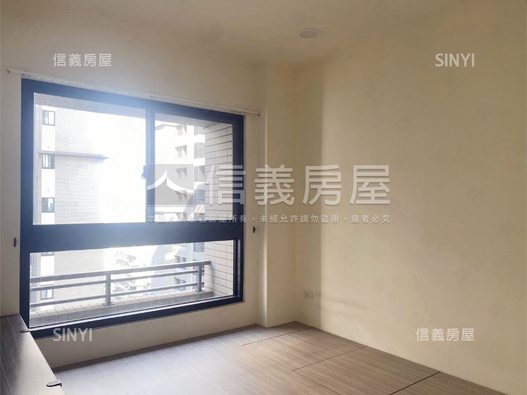 雲世紀Ｃ區２＋１雙車位房屋室內格局與周邊環境