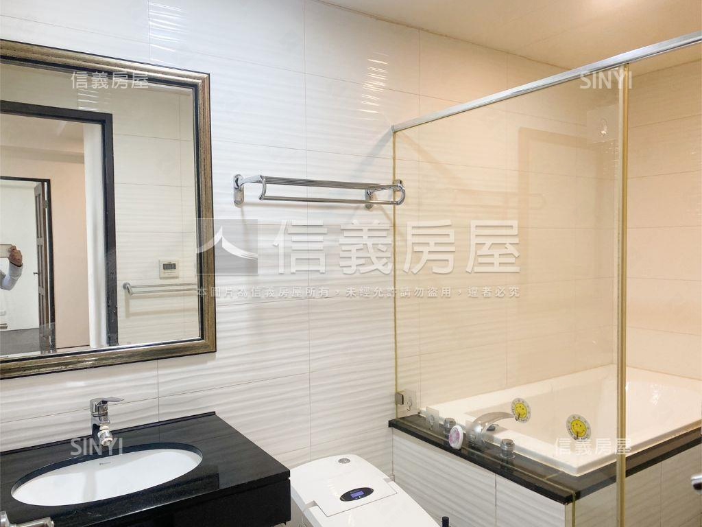 雲世紀Ｃ區２＋１雙車位房屋室內格局與周邊環境