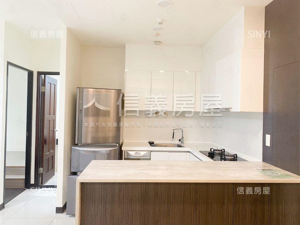 雲世紀Ｃ區２＋１雙車位房屋室內格局與周邊環境