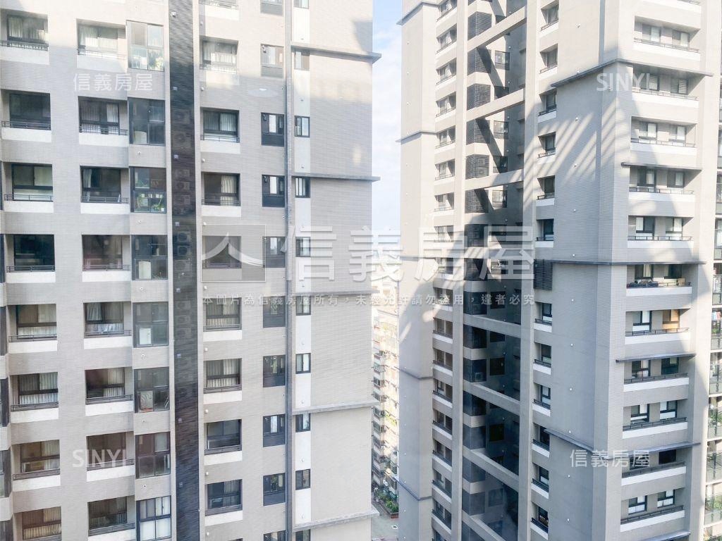 雲世紀Ｃ區２＋１雙車位房屋室內格局與周邊環境