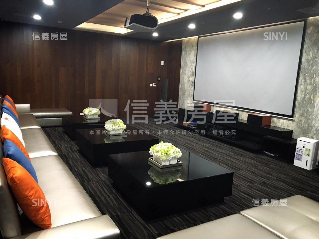 雲世紀Ｃ區２＋１雙車位房屋室內格局與周邊環境