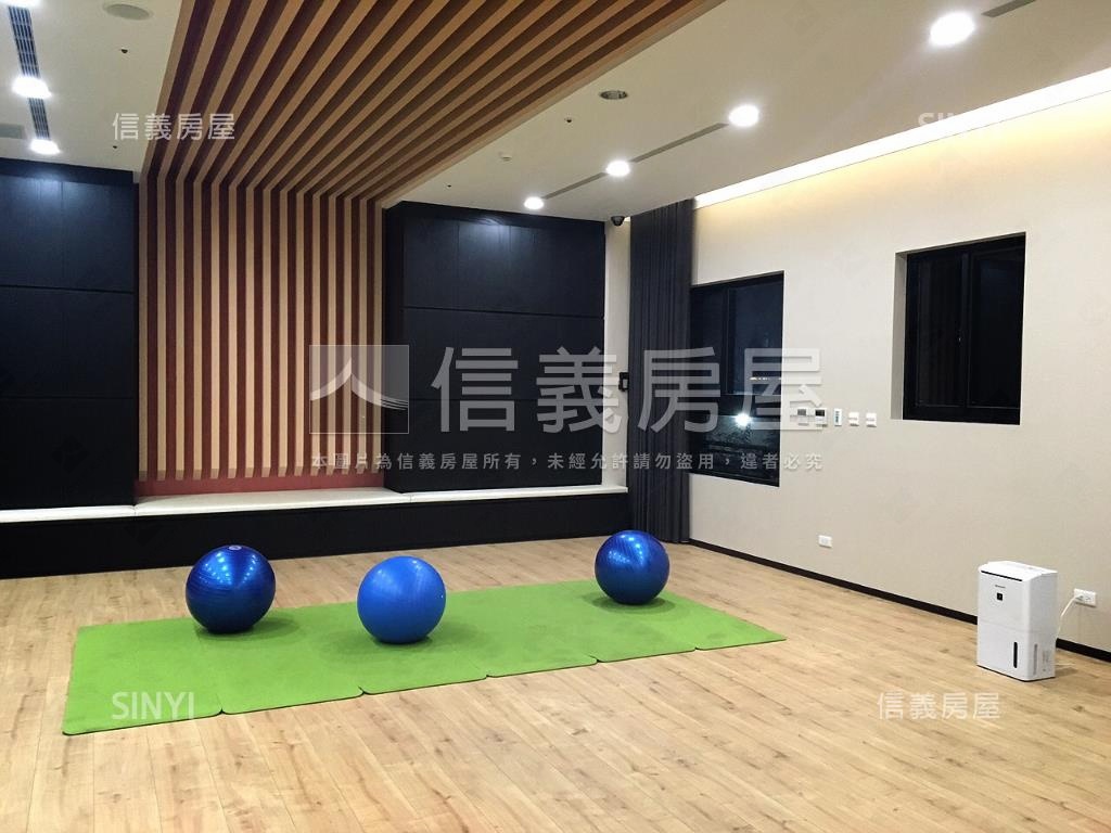 雲世紀Ｃ區２＋１雙車位房屋室內格局與周邊環境