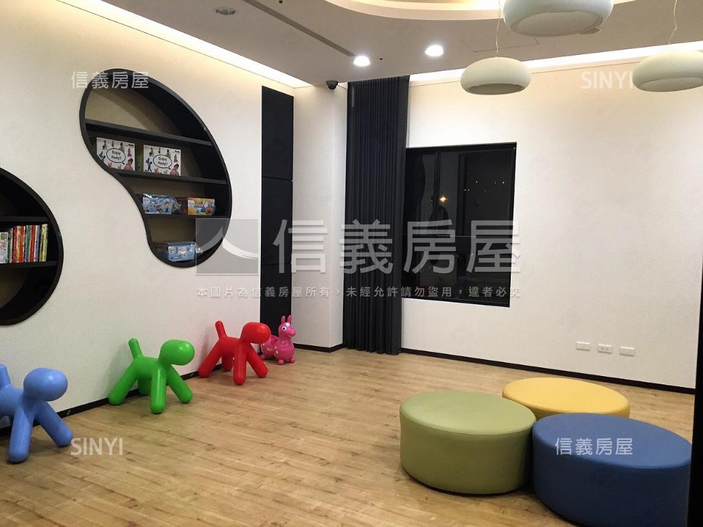 雲世紀Ｃ區２＋１雙車位房屋室內格局與周邊環境