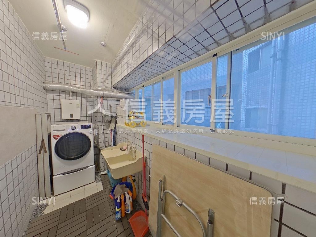 百萬裝潢！樓中樓附車位房屋室內格局與周邊環境