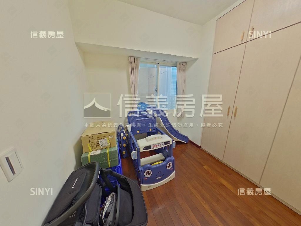 百萬裝潢！樓中樓附車位房屋室內格局與周邊環境