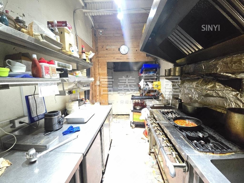㊖忠明南路邊間美樓店房屋室內格局與周邊環境