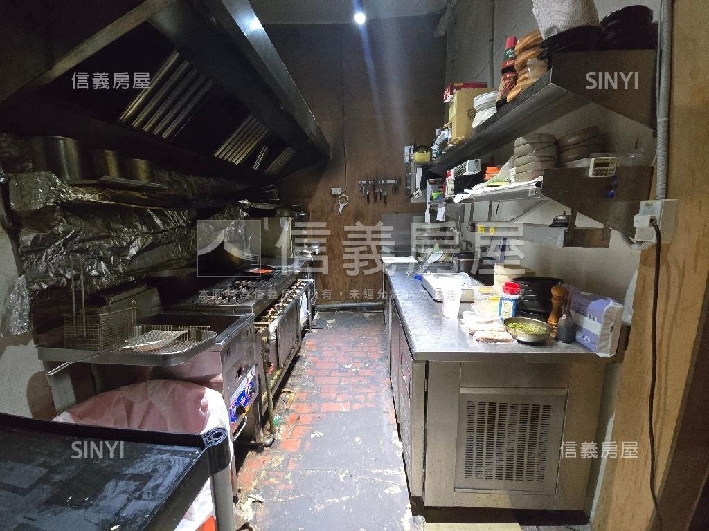 ㊖忠明南路邊間美樓店房屋室內格局與周邊環境