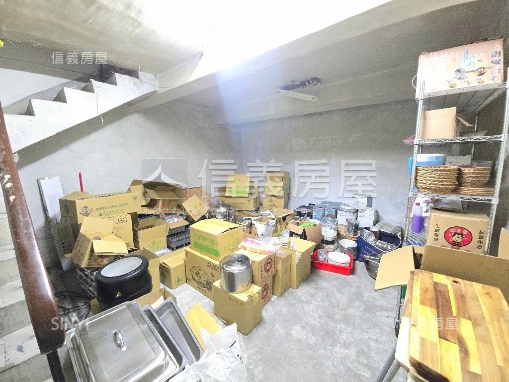 ㊖忠明南路邊間美樓店房屋室內格局與周邊環境
