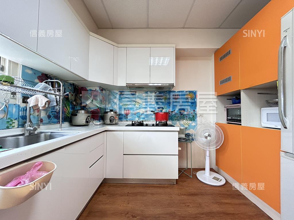 新和街電梯雙層大戶加車位房屋室內格局與周邊環境