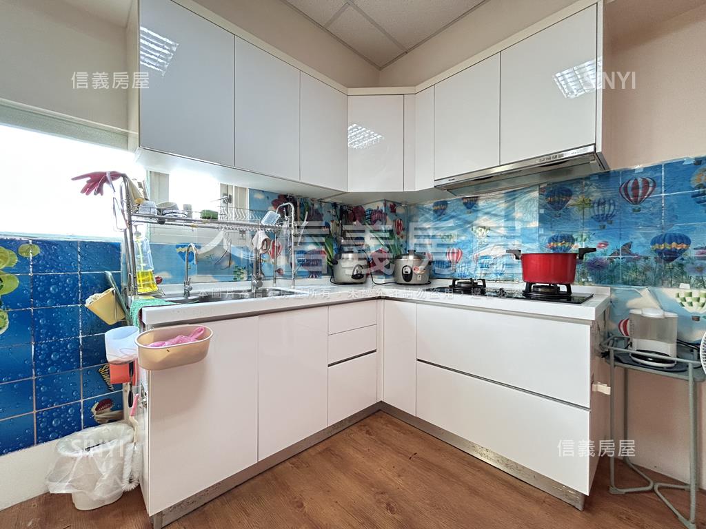 新和街電梯雙層大戶加車位房屋室內格局與周邊環境